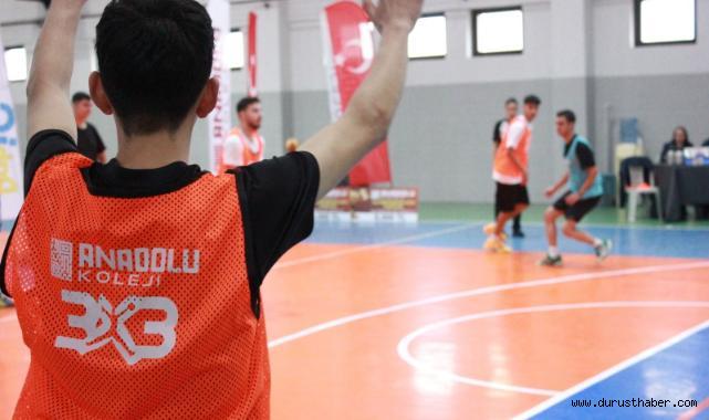 Anadolu Koleji’nde Öğretmenler Günü İçin Basketbol Şöleni