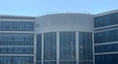 Eşini maket bıçağıyla yaraladı, 