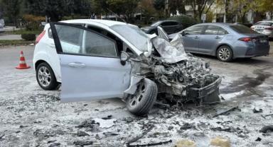 Eskişehir’de feci kaza: Otomobil kamyona çarptı, 1 ölü