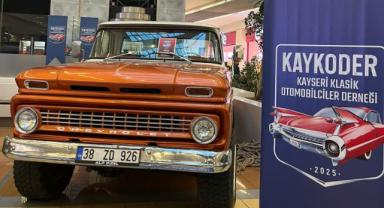 Kayseripark’ta Klasik Otomobil Sergisine Yoğun İlgi