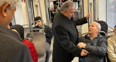 Başkan Yalçın’dan tramvaylı meclis yolculuğu