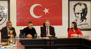 Başkan Yalçın, Şampiyon Hentbolcuları Ağırladı