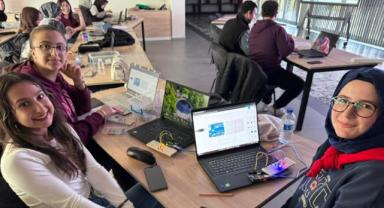 Bilişim Akademisi’nde Öğretmen Adaylarına Kodlama Eğitimi