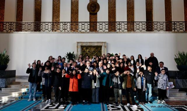 Çopuroğlu, 76 Kayserili öğrenciyi Gazi Meclis’te ağırladı