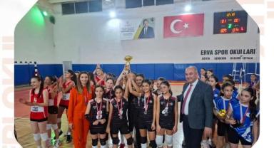 Kayseri Küçük Kızlar Voleybolunda Şampiyon Özel İmge Koleji