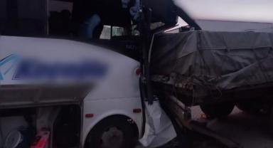 İncesu OSB’de İşçi Servisi TIR’a Çarptı: 6 Yaralı