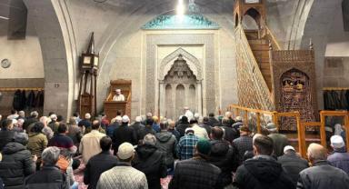 Kayseri’de Regaib Kandili Hunat Camii’nde Dualarla Kutlandı