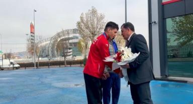 Kayserili şampiyon Utku Mete Yağcı’ya gurur dolu karşılama