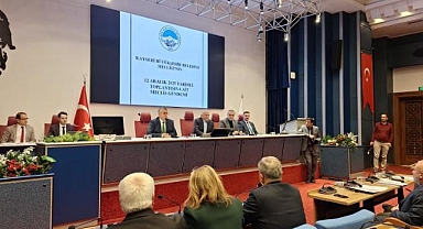 Meclis Toplantısında Pankart Krizi Gerginlik Yarattı