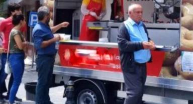 Regaip Kandili’nde Lokma Dağıtımı