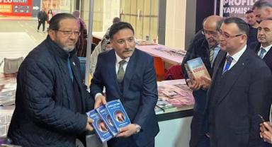Vali Çiçek, Kitap Fuarında Kayserili Yazarları Dinledi