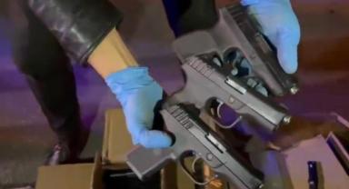 Antalya’da Silah Kaçakçılığı Operasyonu: 393 Ruhsatsız Tabanca Ele Geçirildi