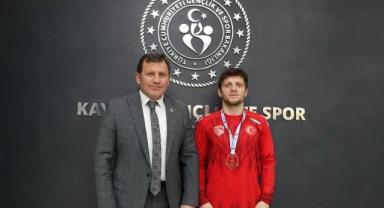 Bronz Madalyalı Güreşçi, İl Müdürü Kabakcı’yı Ziyaret Etti