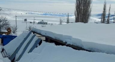 Develi'de Yoğun Kar Yağışı Sebebiyle Çatı Çöktü!