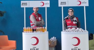 Genç Kızılay’dan Kütüphanede Öğrencilere Moral Desteği