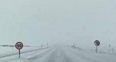 Kar Yolları Kapattı Pınarbaşı'nda Ulaşım Durduruldu