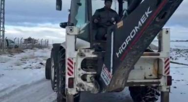 Kayaların Arasında Can Pazarı: Köpek Kepçeyle Kurtarıldı