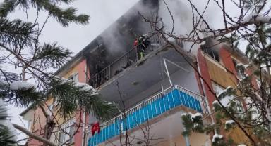 Kayseri’de 3 Katlı Binada Yangın Paniği