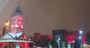 Kayseri’de Akşam Saatleriyle Birlikte Kar Etkisini Artırdı