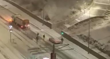 Kayseri’de Kar Topu Kazası: Kar Küreme Aracı Refüje Çarptı!