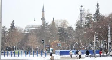 Kayseri’de Kar Yağışı Etkisini Sürdürüyor: Kartpostallık Görüntüler