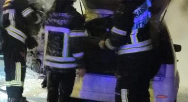 Kayseri’de Park Halindeki Otomobil Alev Aldı