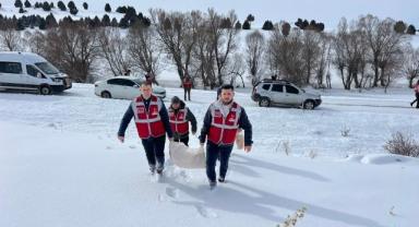 MHP Pınarbaşı Teşkilatı'ndan Hayvanlara Yardım