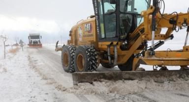 Mücadele 3 vardiya sürüyor