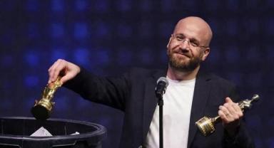 Necmi Sancak Ödülünü Çöpe Attı, İKSV'yi Protesto Etti