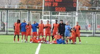Sahada Fırtına Esti: Kayseri Kadın FK 14 Golle Kazandı