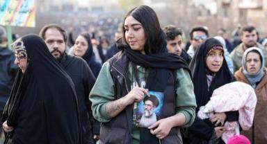 Tahran’da Şiddete Karşı Gösterilerde Dikkat Çeken Mesaj