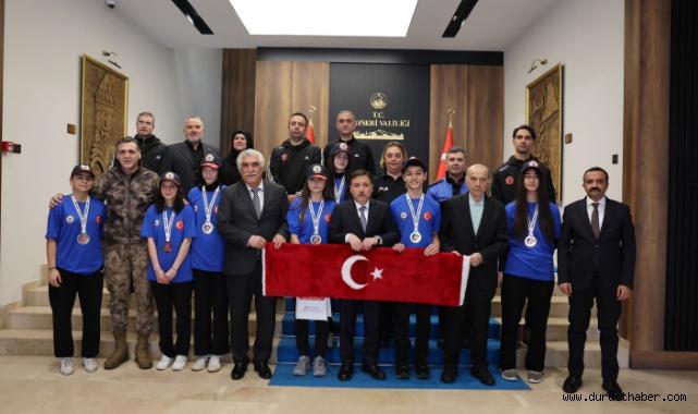 Tekvando Şampiyonları Vali Çiçek’ten Tebrik Aldı