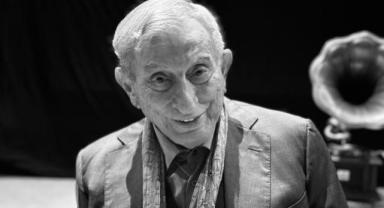 Türk Tiyatrosu Ünlü İsimini Hayatını Kaybetti