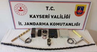 Yeşilhisar’da İzinsiz Define Arayan Şahıslar Yakalandı