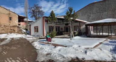 Büyükşehir Akkışla’da Taziye Evi ve Halı Sahaya Dokundu