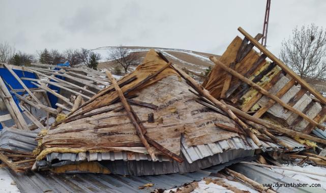 Develi'de Rüzgar Nedeniyle Besi İşletmesinde Hasar Oluştu