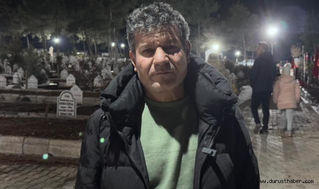 Enkazda Elini Bırakmadığı Kızının Mezarı Başında Sabahladı