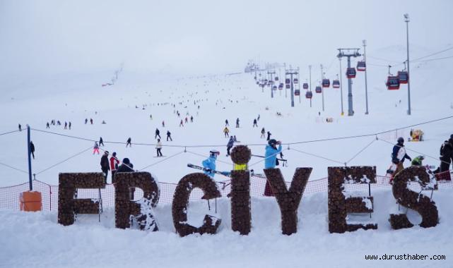 Erciyes’te Turist Yoğunluğu Zirveye Çıktı