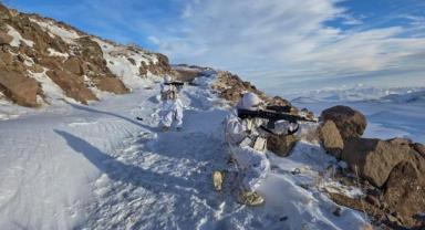 Hudut Nöbetinde Zorlu Kışa Rağmen Mehmetçikler İş Başında