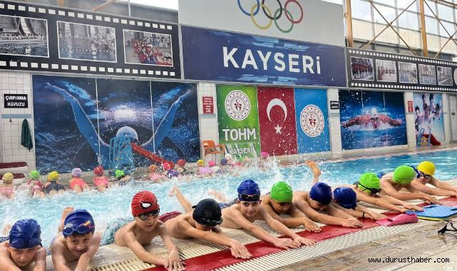 Kayseri’de Yüzme Bilmeyen Kalmasın Projesi Devam Ediyor