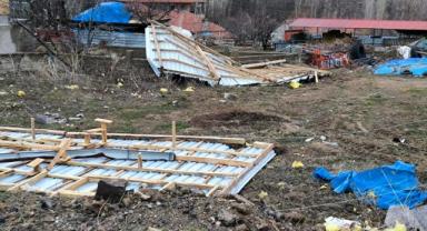 Kayseri'nin O İlçesinde Fırtına Kabusu: Elektrikler Kesildi