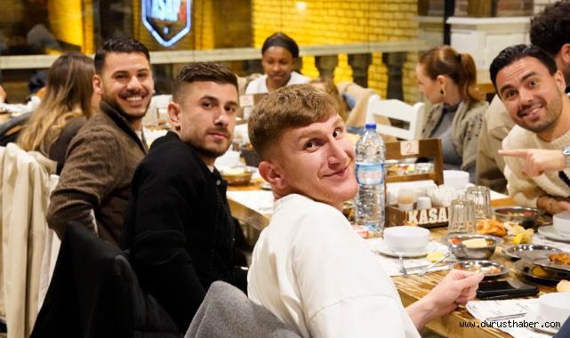 Kayserispor’da Takım ve Yönetim Antalyaspor Öncesi Yemekte Buluştu