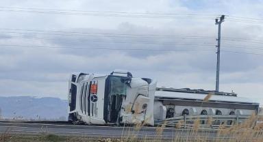 Sarıoğlan’da Akaryakıt Tankeri Kazası Meydana Geldi