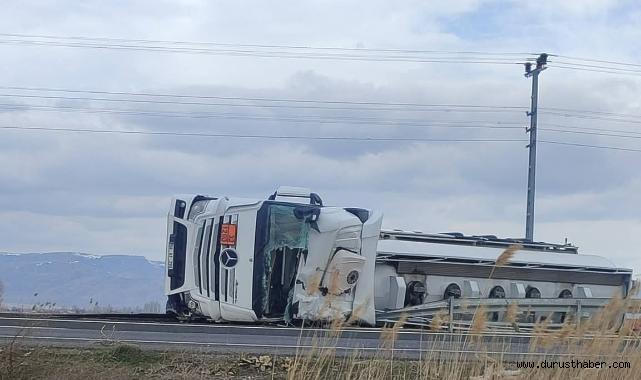 Sarıoğlan’da Akaryakıt Tankeri Kazası Meydana Geldi