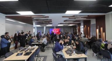 Büyükkılıç’tan Gençlere Teknoloji Desteği