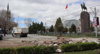 Cumhuriyet Meydanı’ndaki Son İşletme de Kaldırıldı