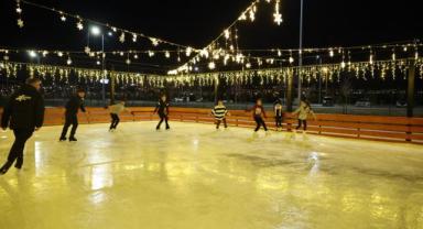 Kayseri’de Açık Hava Buz Pisti Hizmete Açıldı