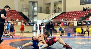 Kayseri’de Minik Güreşçilerin Mücadelesi Başladı!