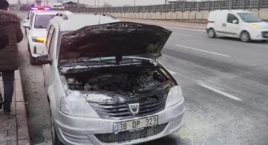 Kayseri’de Motorundan Alev Alan Otomobil Söndürüldü
