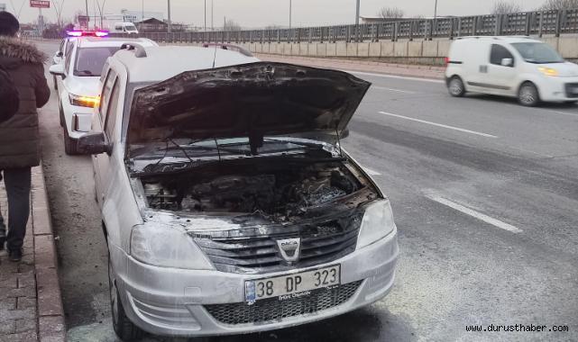 Kayseri’de Motorundan Alev Alan Otomobil Söndürüldü
